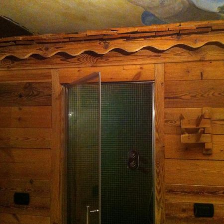Bed and Breakfast Les Trompeurs Chez Odette Cogne Pokoj fotografie