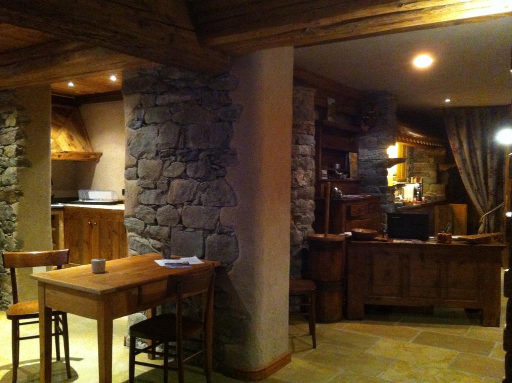 Bed and Breakfast Les Trompeurs Chez Odette Cogne Exteriér fotografie