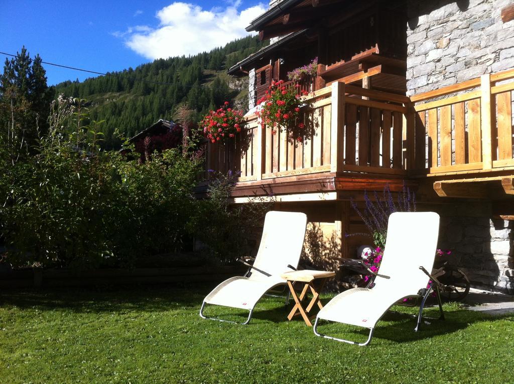 Bed and Breakfast Les Trompeurs Chez Odette Cogne Pokoj fotografie