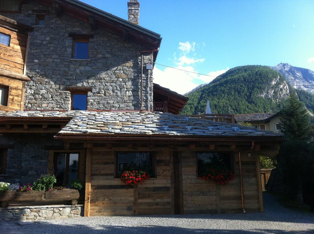 Bed and Breakfast Les Trompeurs Chez Odette Cogne Exteriér fotografie