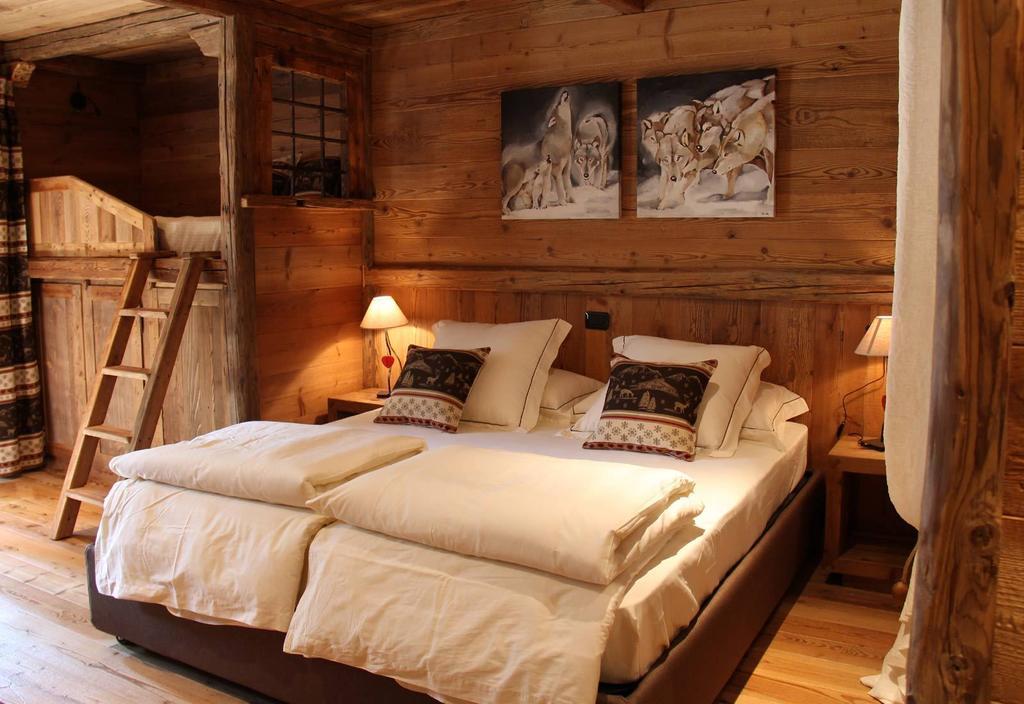 Bed and Breakfast Les Trompeurs Chez Odette Cogne Pokoj fotografie