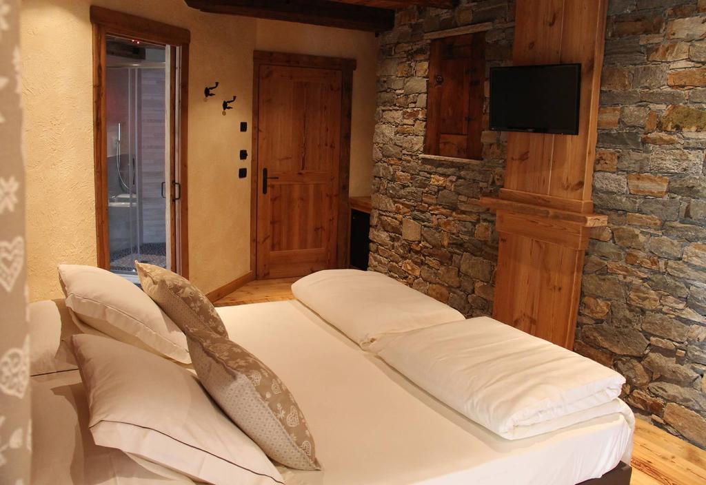 Bed and Breakfast Les Trompeurs Chez Odette Cogne Pokoj fotografie