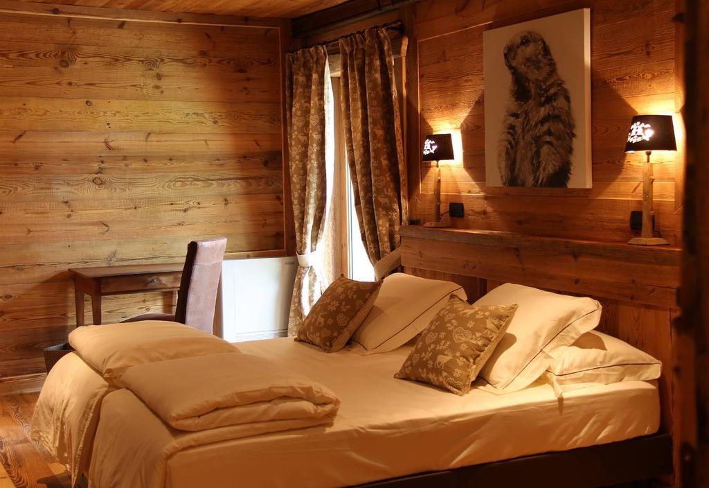 Bed and Breakfast Les Trompeurs Chez Odette Cogne Pokoj fotografie