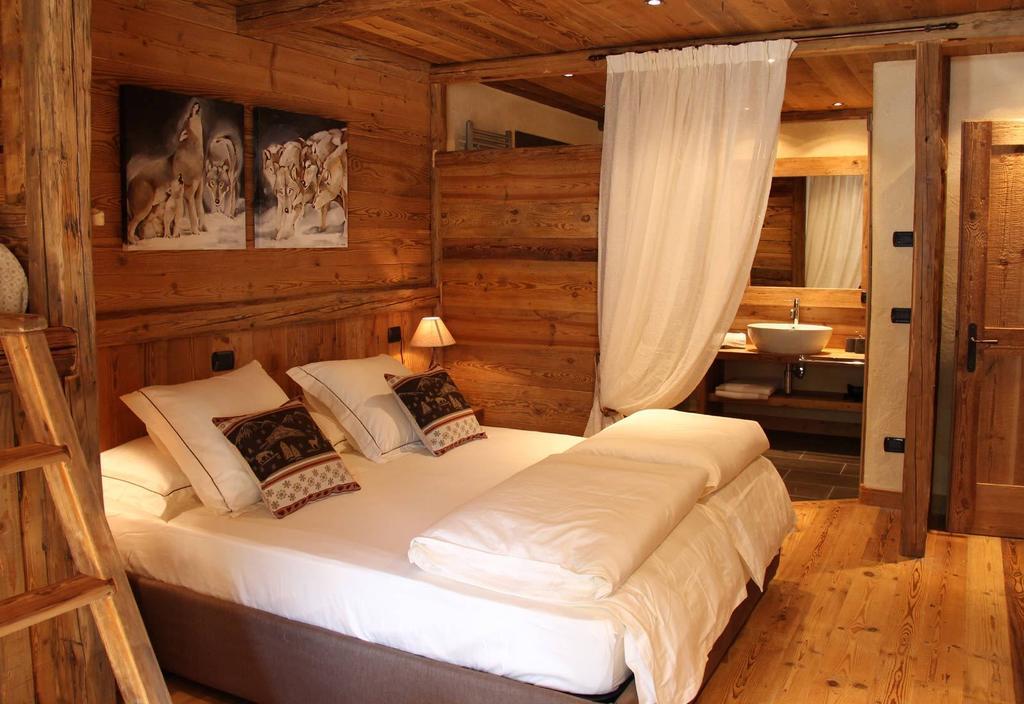 Bed and Breakfast Les Trompeurs Chez Odette Cogne Pokoj fotografie
