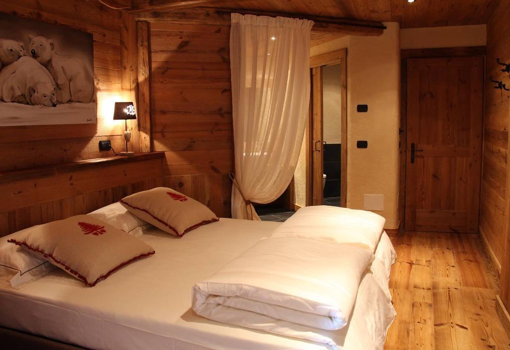 Bed and Breakfast Les Trompeurs Chez Odette Cogne Pokoj fotografie