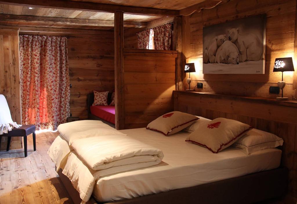 Bed and Breakfast Les Trompeurs Chez Odette Cogne Pokoj fotografie
