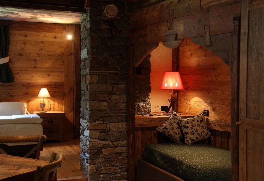Bed and Breakfast Les Trompeurs Chez Odette Cogne Pokoj fotografie