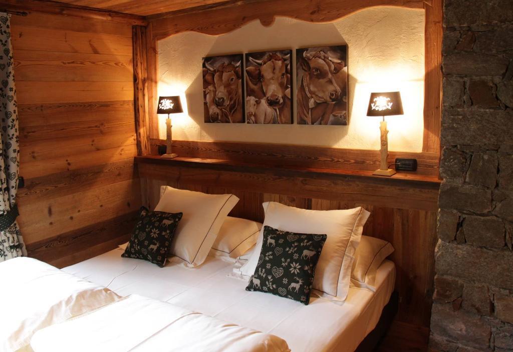 Bed and Breakfast Les Trompeurs Chez Odette Cogne Pokoj fotografie