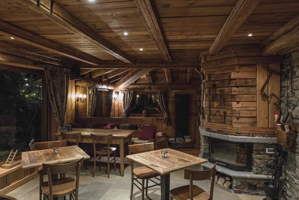 Bed and Breakfast Les Trompeurs Chez Odette Cogne Exteriér fotografie