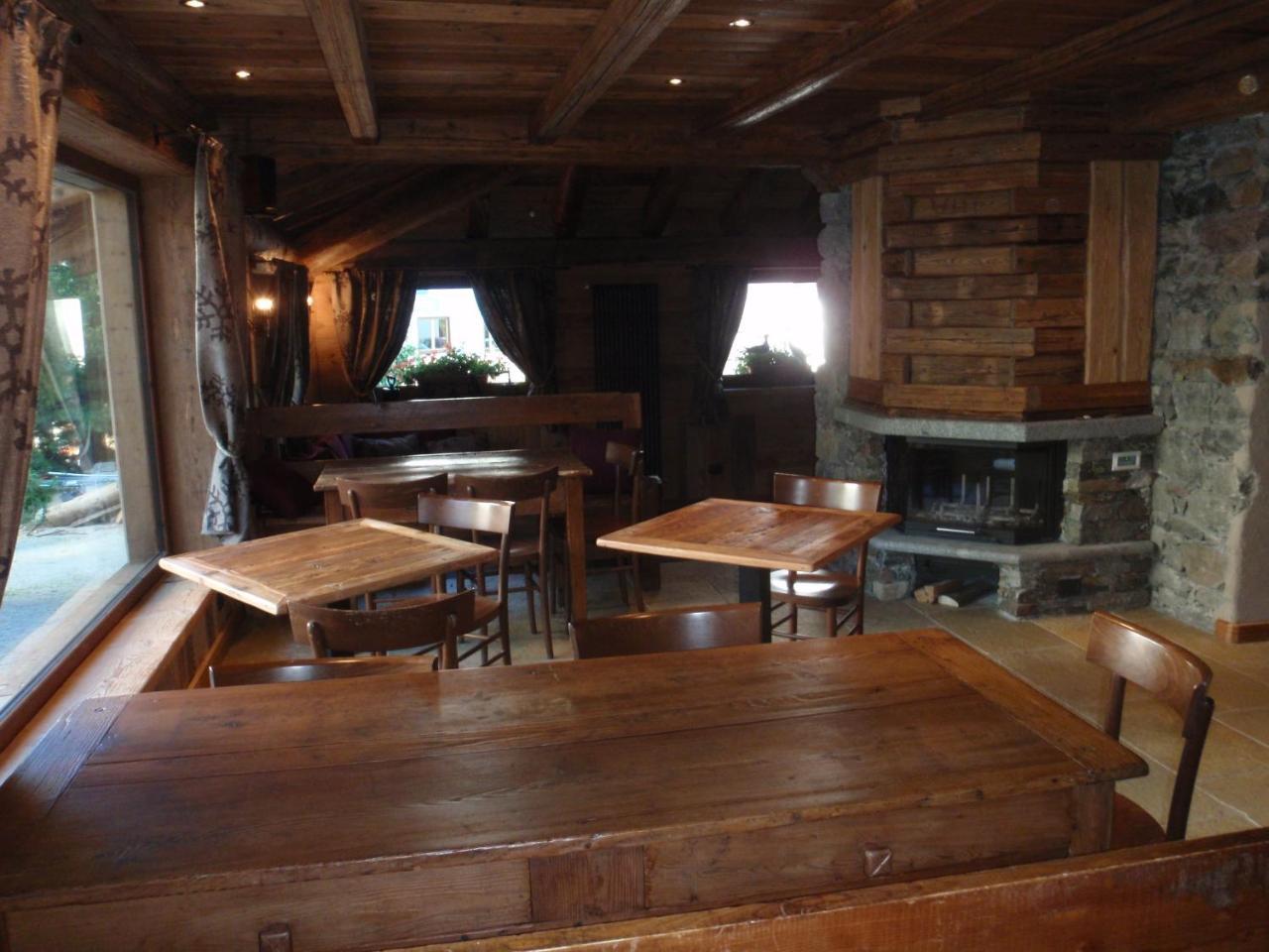 Bed and Breakfast Les Trompeurs Chez Odette Cogne Exteriér fotografie